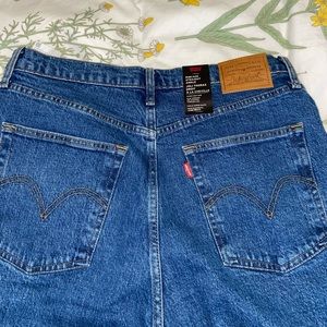 BRAND NEW Levi’s Straight Leg, Ankle Jeans, tags still on, size 32